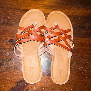 UniversalThreads Sandals